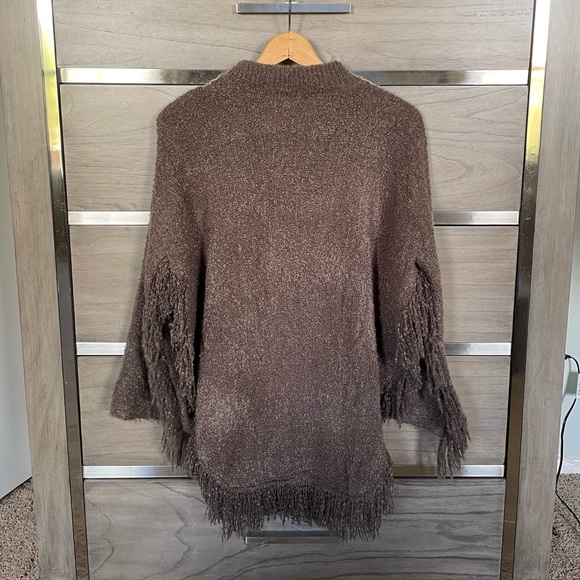 Alyafoi Sweater - Picture 10 of 16